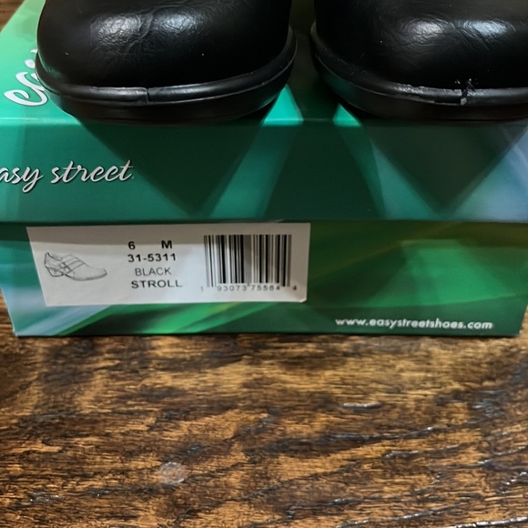 Easy Street Black booties - Picture 11 of 11